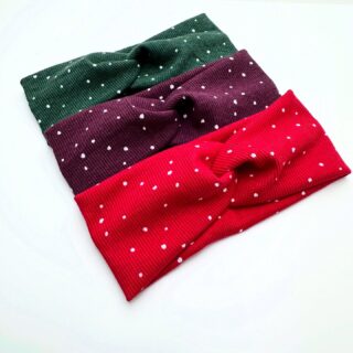 HOTOVKA od 125Kč? Není problém! Bio úplet, láska a slevy! 💖 Naše látkové čelenky z bio úpletu nyní ve vánočním výprodeji. Pořiďte si měkkou a stylovou čelenku za skvělou cenu!
#celenka #celenkovice #winter #love #lovely #ootd #vyrobenovcesku #vyrobenosrdcem #sewing #cloth #handmade #czechart #czechrepublic #ceskyobchod #ceskaznacka #ceskydesign